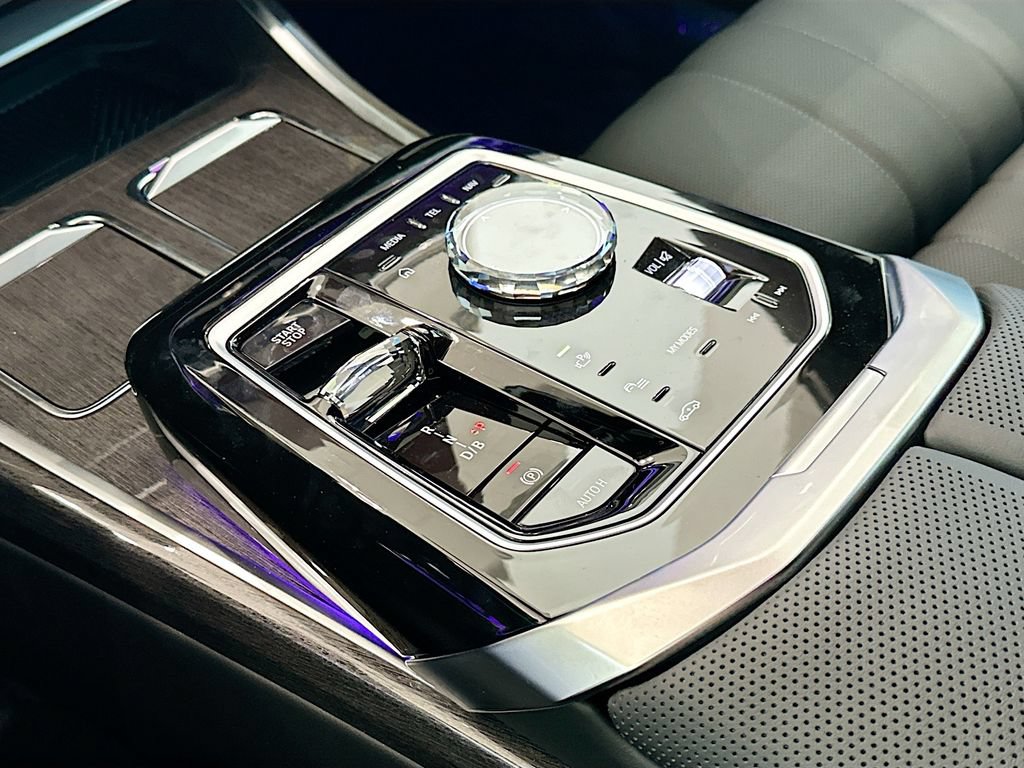 New 2026 BMW i7 M70 AWD/4WD image 15