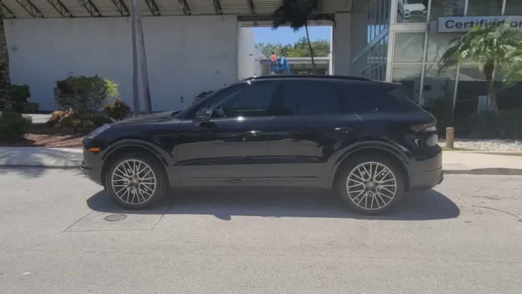 Used 2023 Porsche Cayenne AWD/4WD image 5