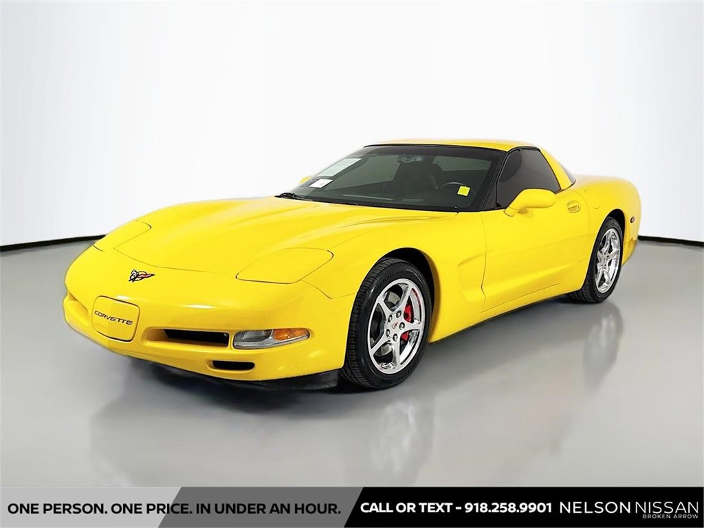 Used 2004 Chevrolet Corvette Coupe w/ Roof Package image 1