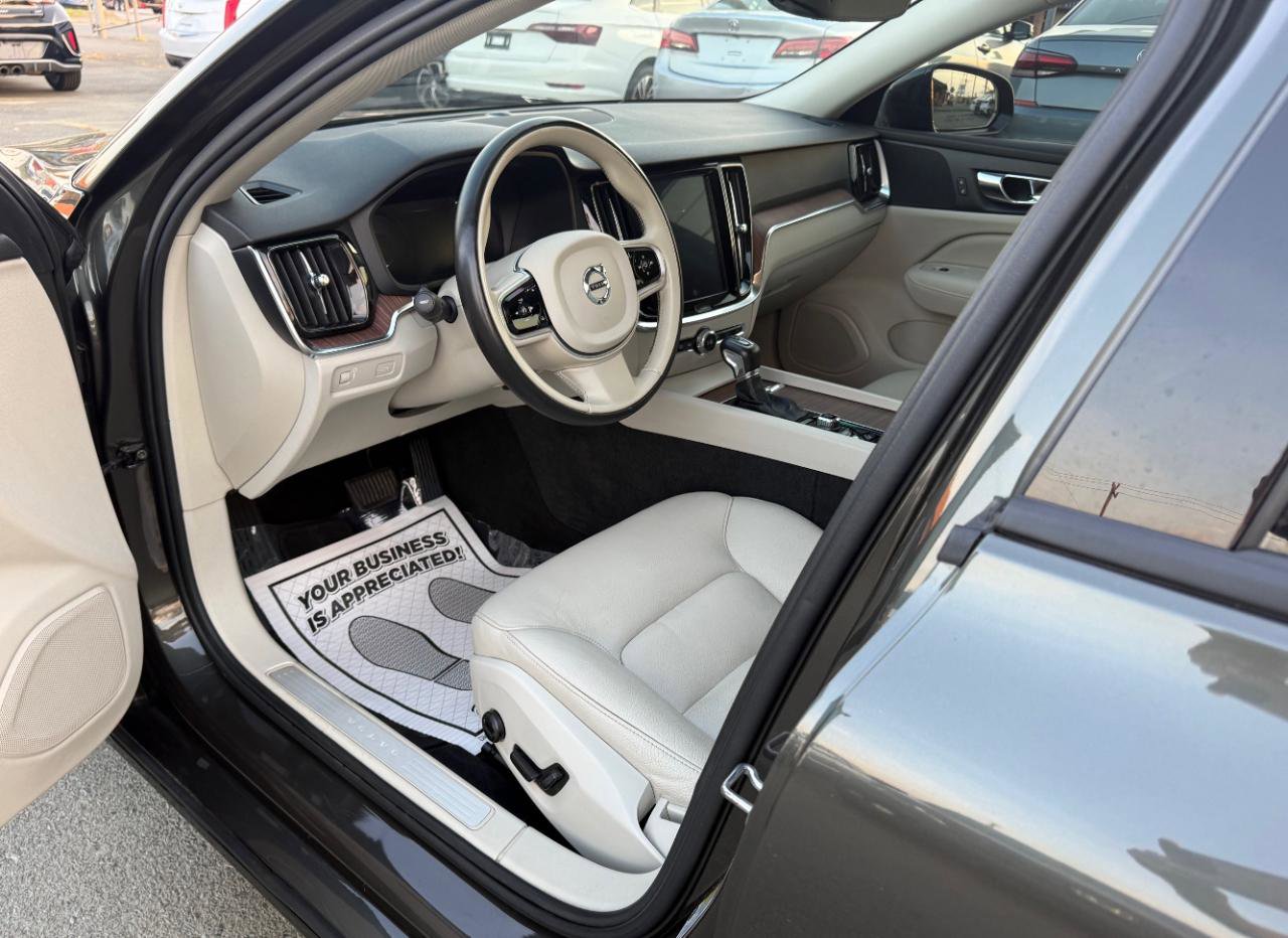 Used 2020 Volvo S60 T5 Momentum FWD image 7