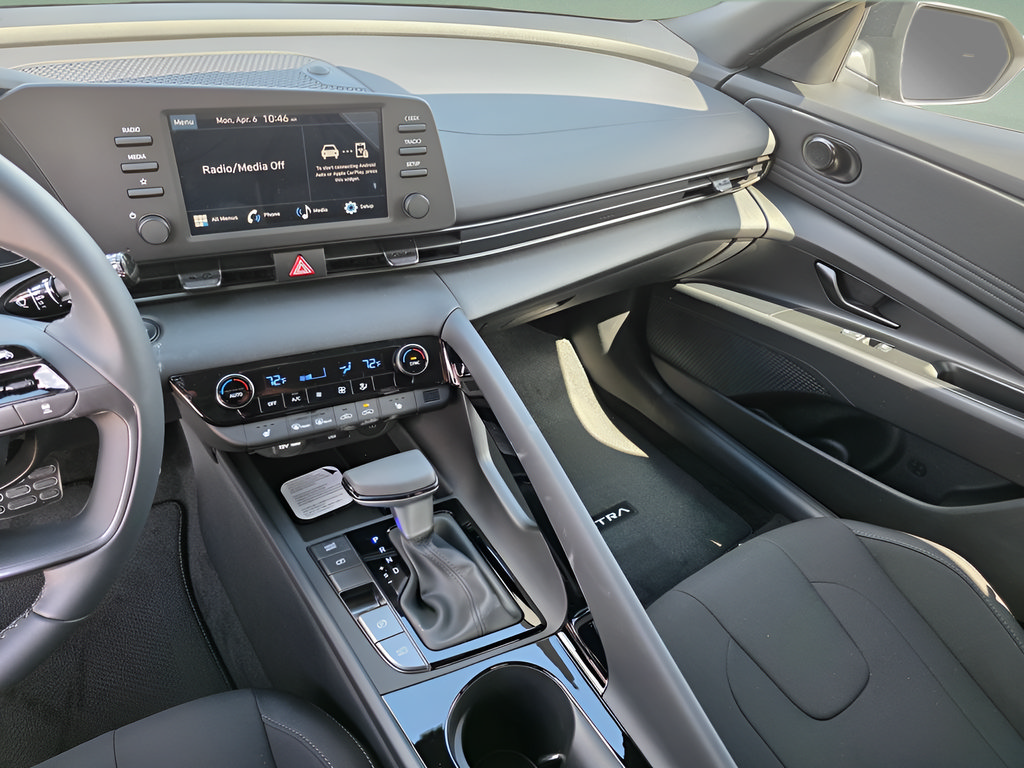 New 2026 Hyundai Elantra SEL Sport Premium FWD image 17
