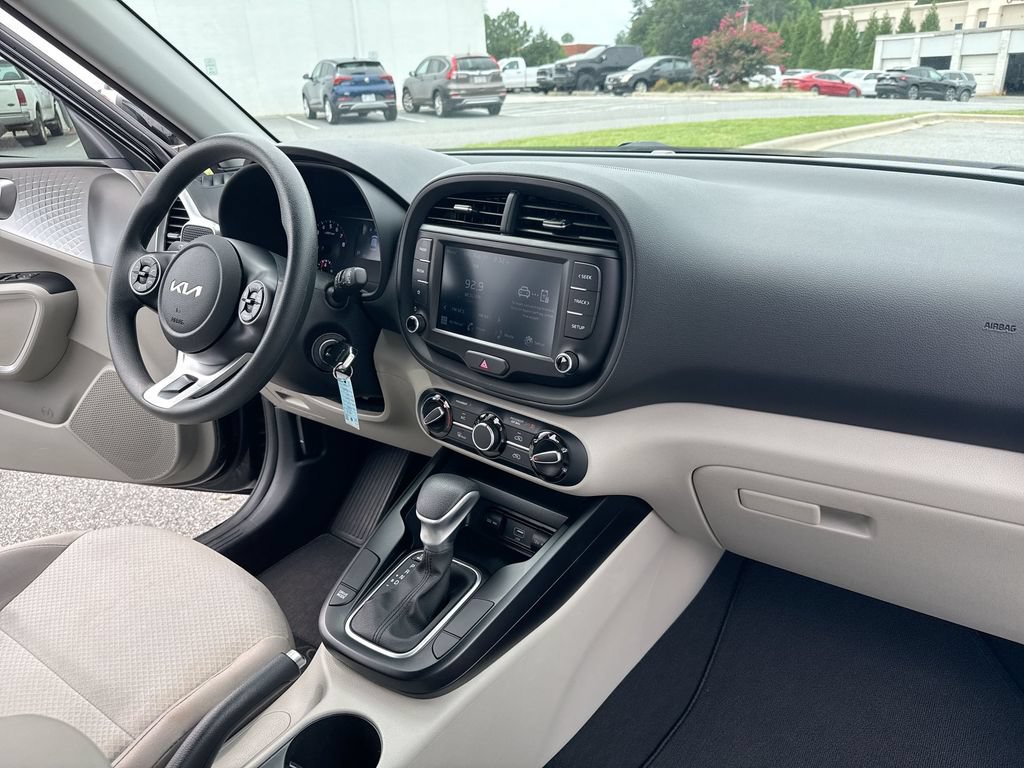 Used 2022 Kia Soul LX FWD image 27
