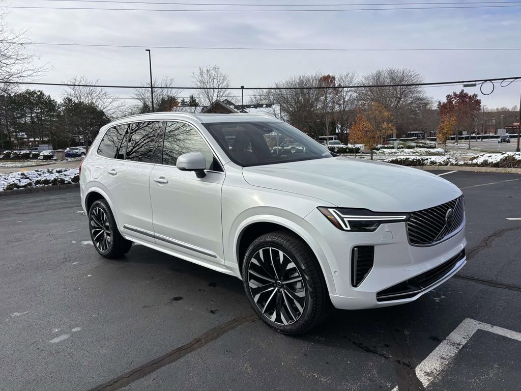 New 2026 Volvo XC90 B6 Plus w/ Protection Package Premier