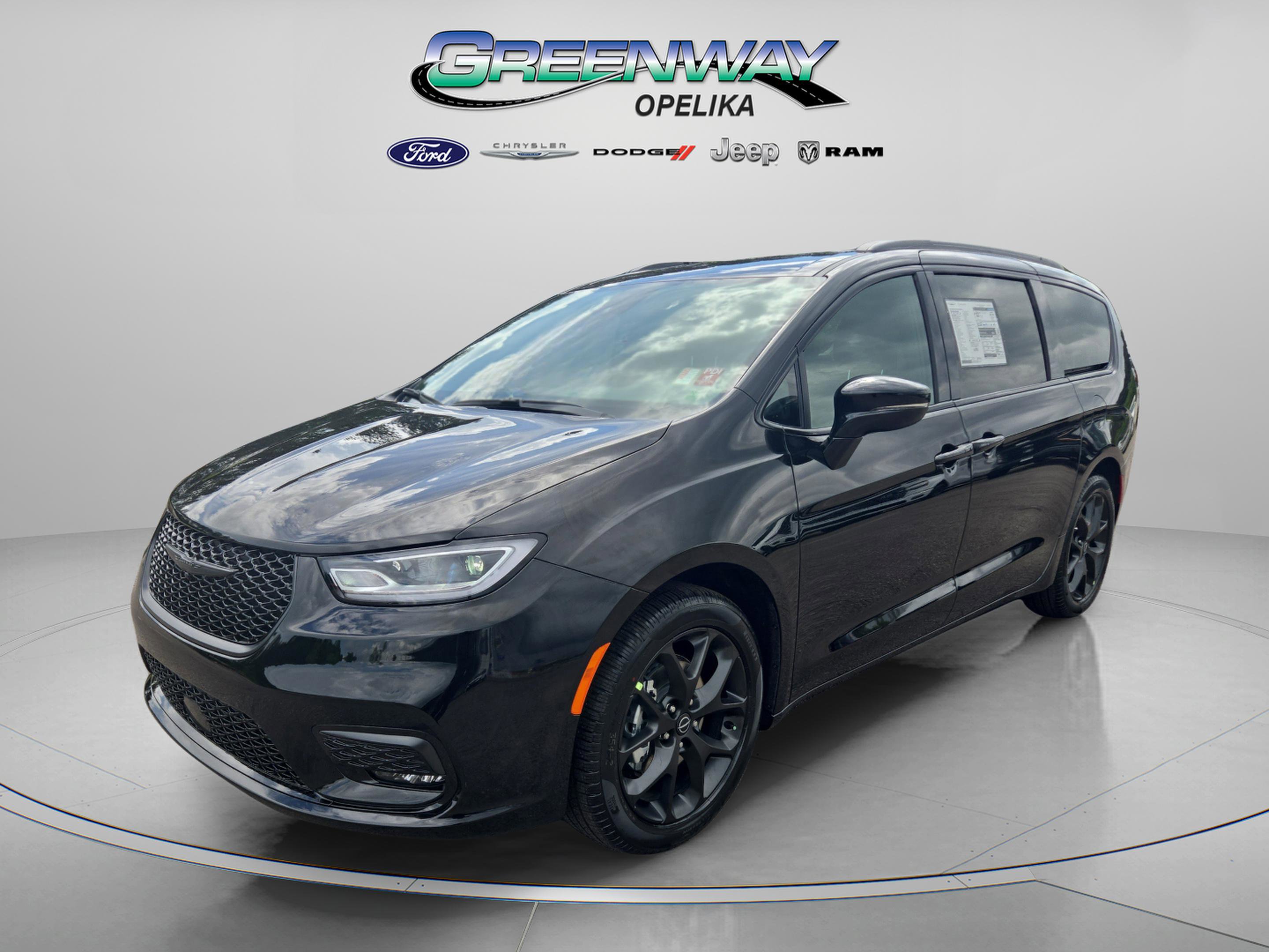 New 2026 Chrysler Pacifica Select image 3