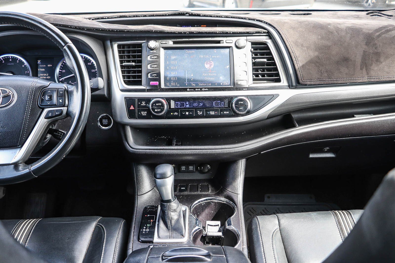 Certified 2017 Toyota Highlander SE w/ Carpet Mat Package image 13