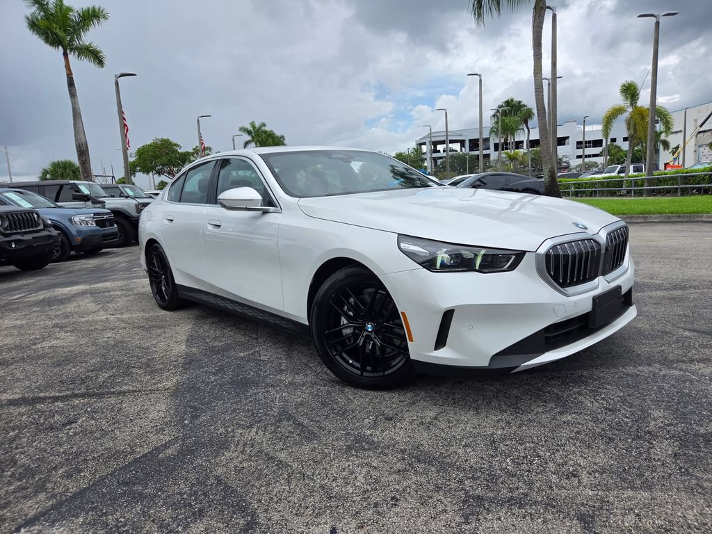 Used 2025 BMW 540i xDrive w/ Premium Package AWD/4WD image 2