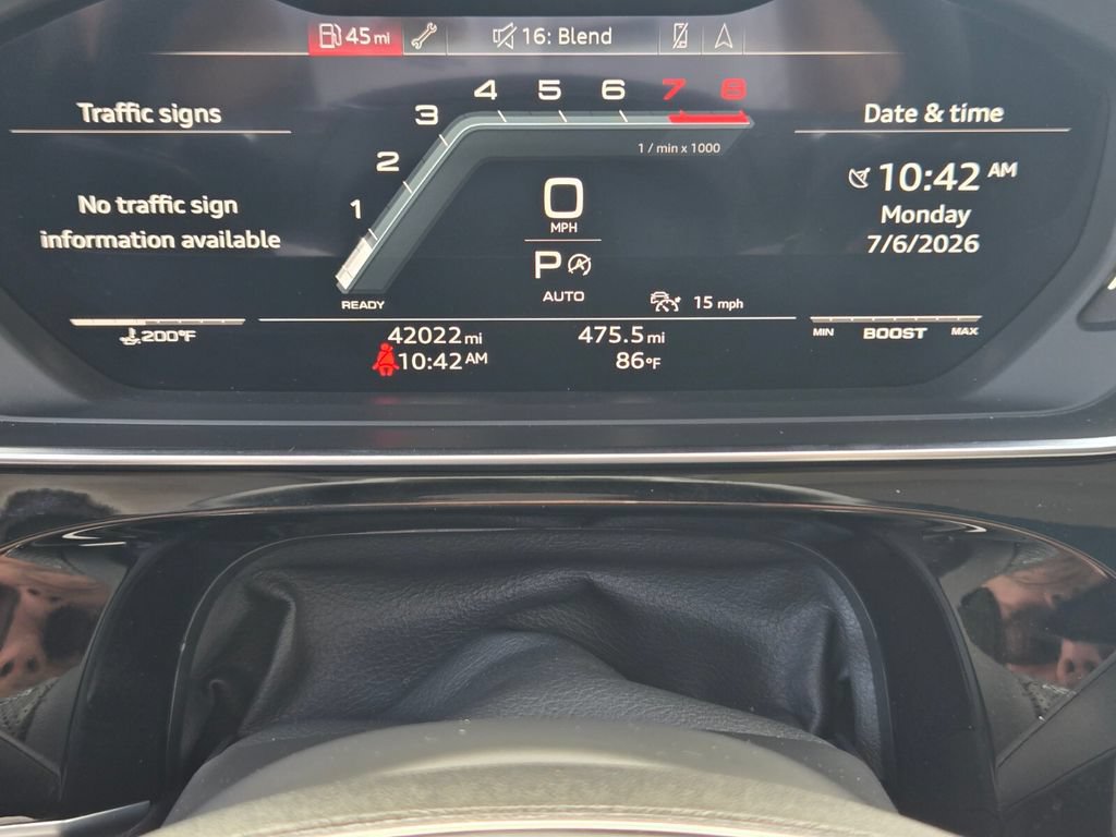Used 2023 Audi S8 w/ S8 Comfort Plus Package AWD/4WD image 31