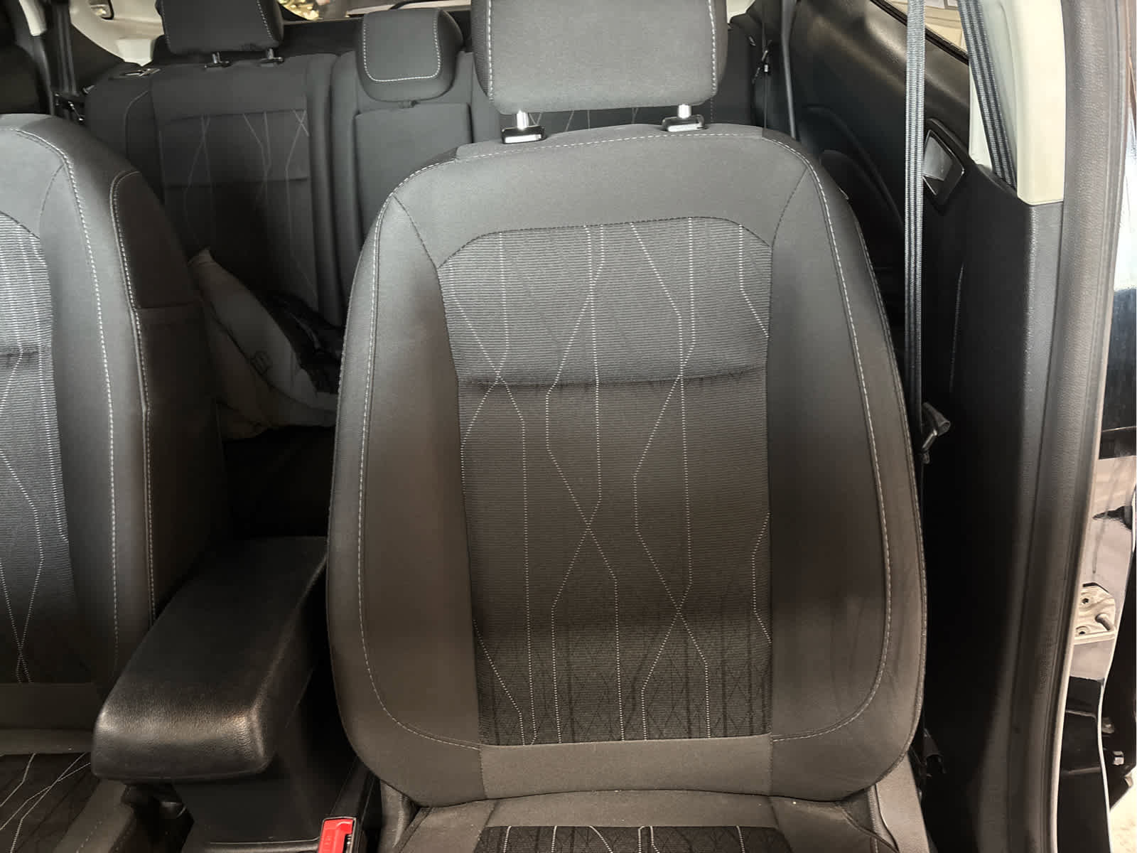 Used 2020 Ford EcoSport SE w/ SE Convenience Package image 30