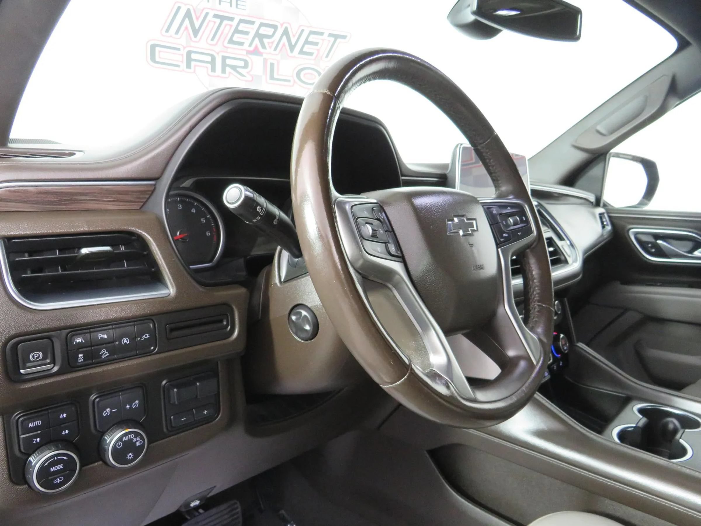Used 2021 Chevrolet Tahoe Z71 w/ Z71 Off-Road Package AWD/4WD image 10