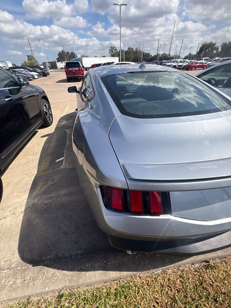 Used 2025 Ford Mustang Premium RWD image 5