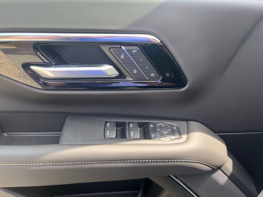 New 2025 Chevrolet Suburban Premier image 15