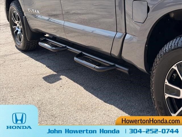 Used 2022 Nissan Titan SV w/ SV Convenience Package AWD/4WD image 23