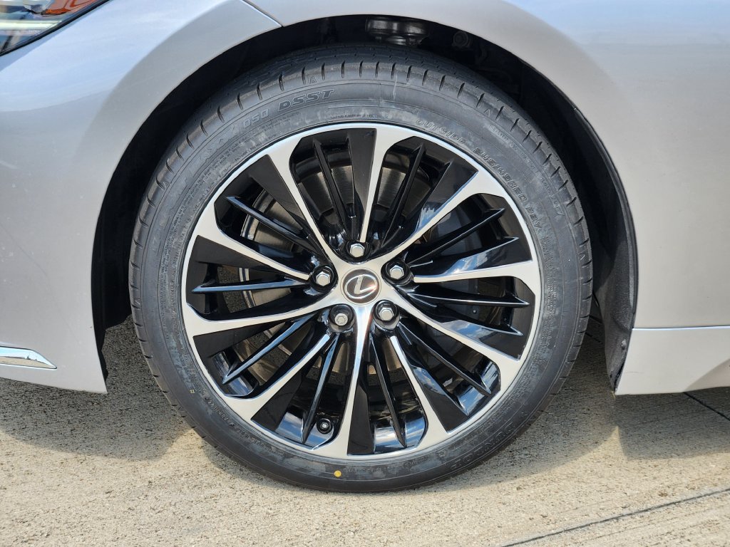 Certified 2023 Lexus LS 500 w/ Luxury Package RWD image 10