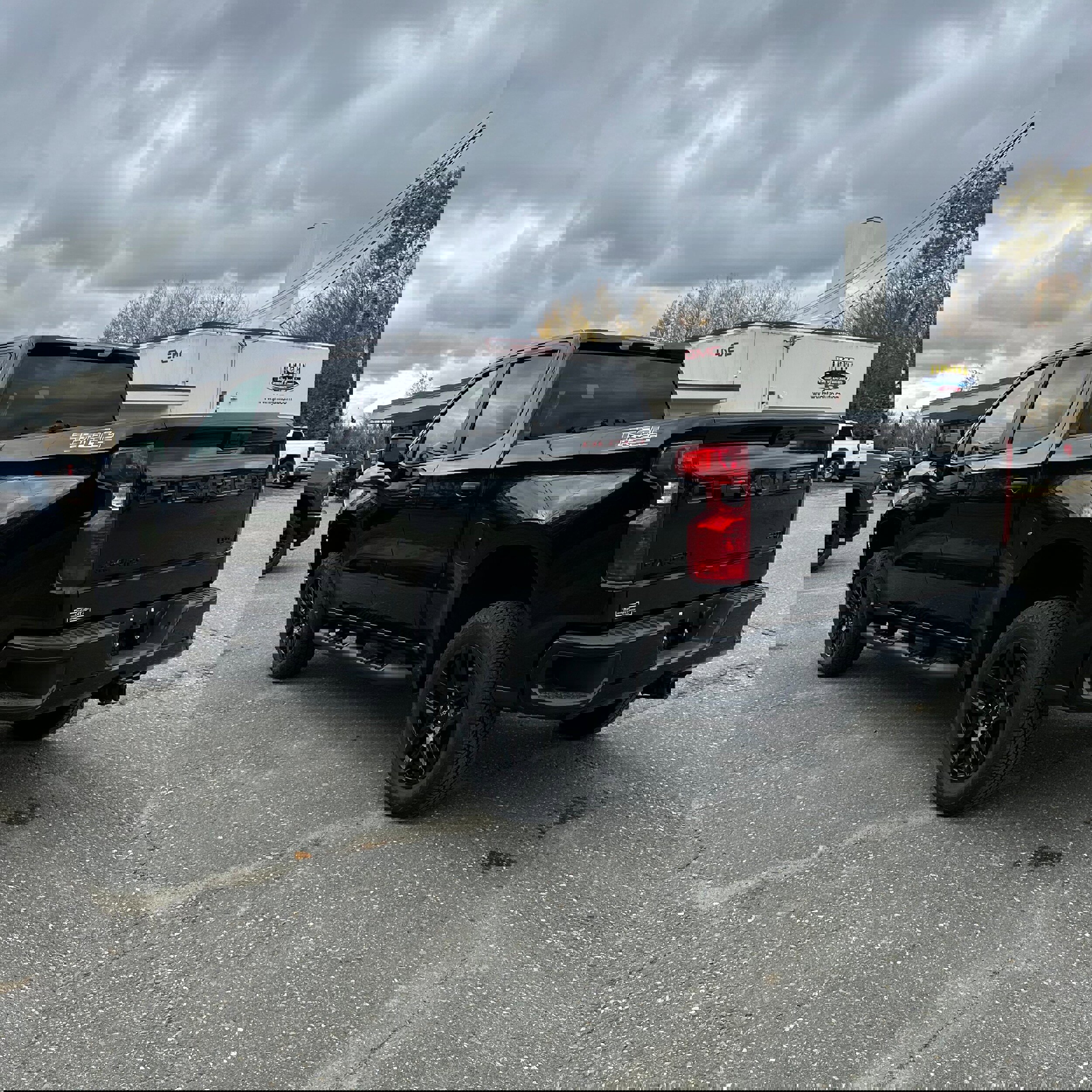 Used 2025 Chevrolet Silverado 1500 Custom Trail Boss w/ Turbomax Blackout Package image 5