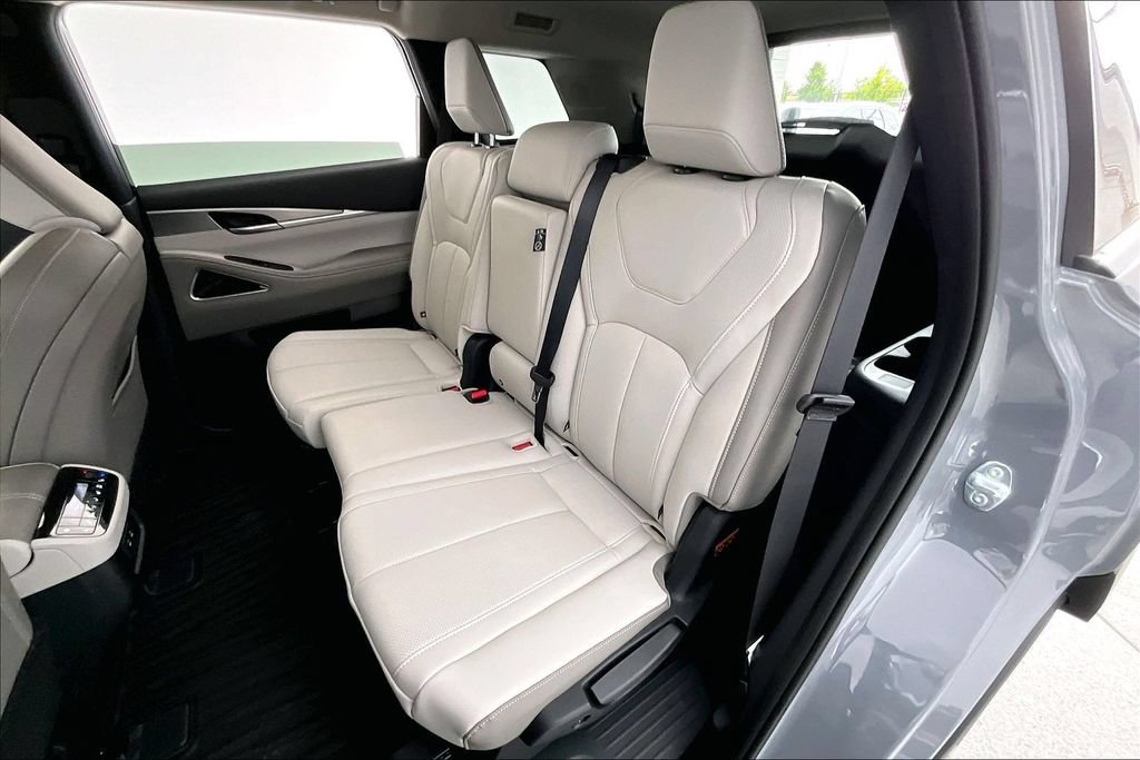 New 2027 INFINITI QX60 Luxe w/ Cargo Package FWD image 23