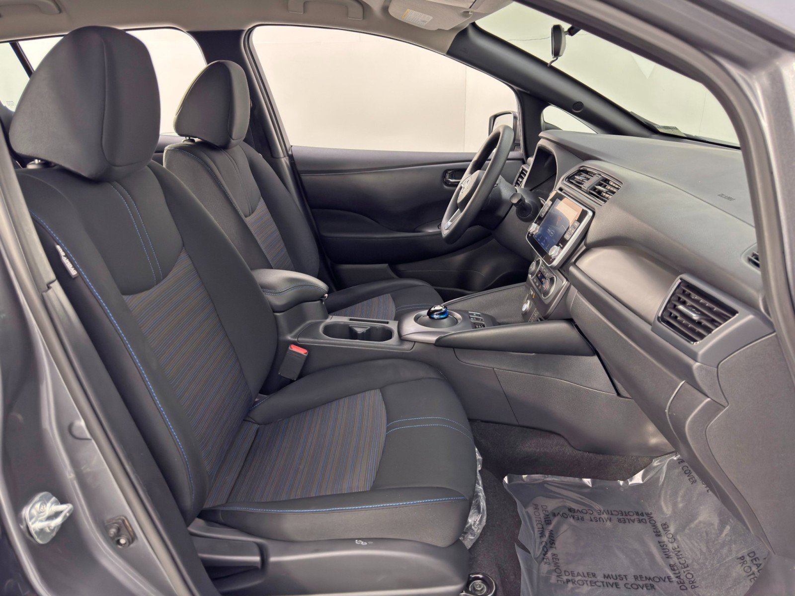 Used 2025 Nissan Leaf S image 13