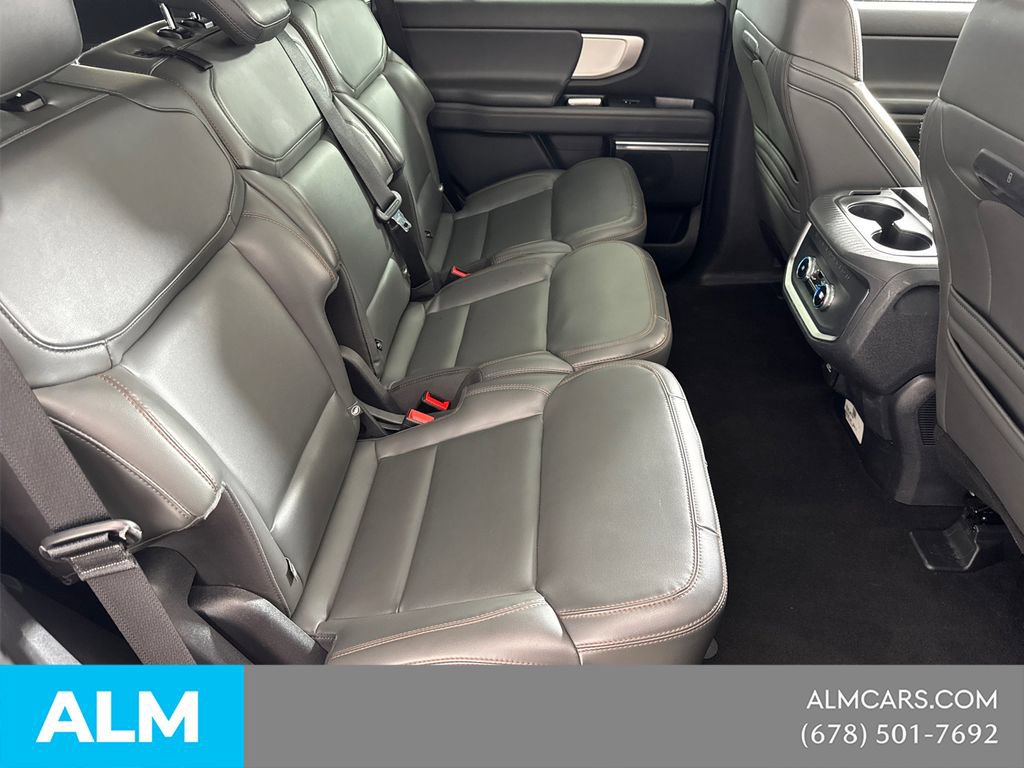 Used 2025 Ford Expedition Active AWD/4WD image 18