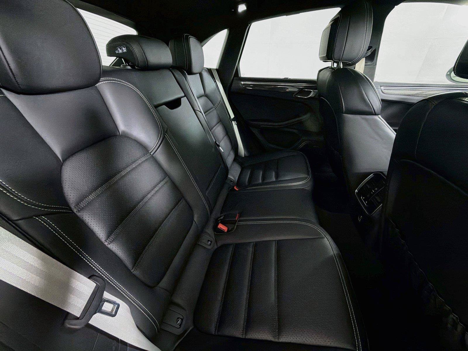 Certified 2025 Porsche Macan GTS AWD/4WD image 27