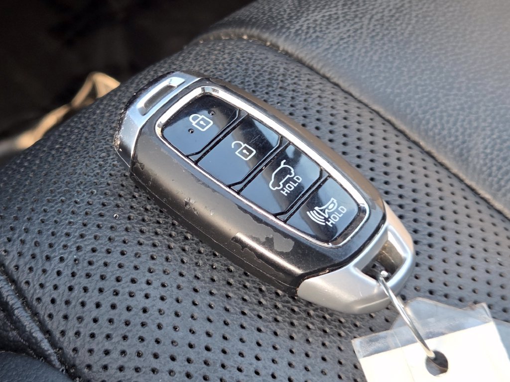 Used 2020 Hyundai Santa Fe Limited AWD/4WD image 38