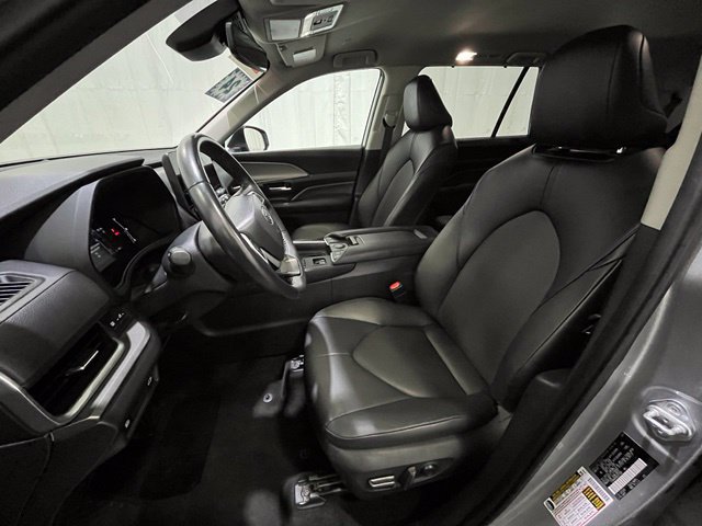 Certified 2024 Toyota Grand Highlander AWD image 11