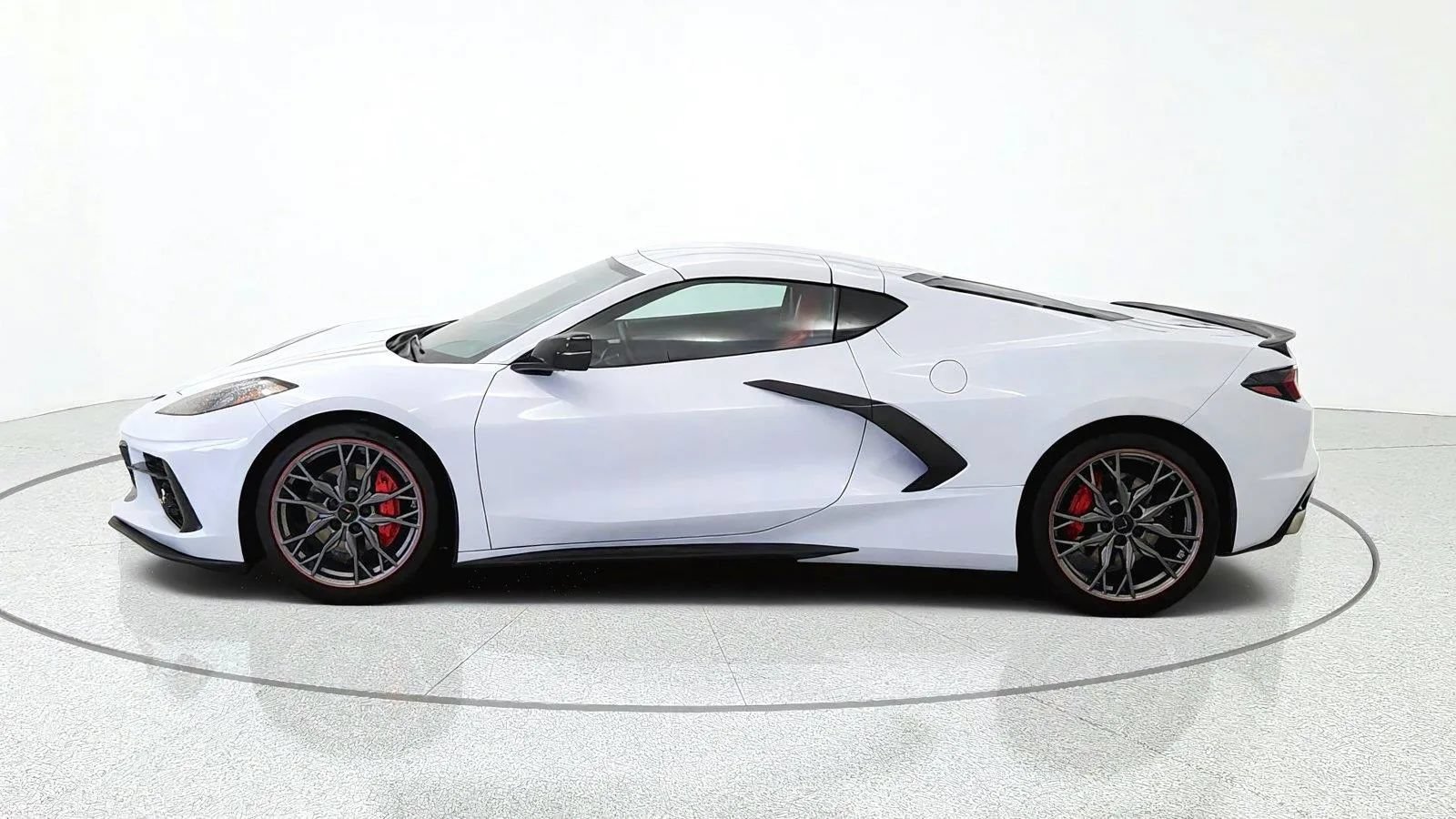 Used 2024 Chevrolet Corvette Stingray Preferred Cpe w/ Battery Protection Package RWD image 5