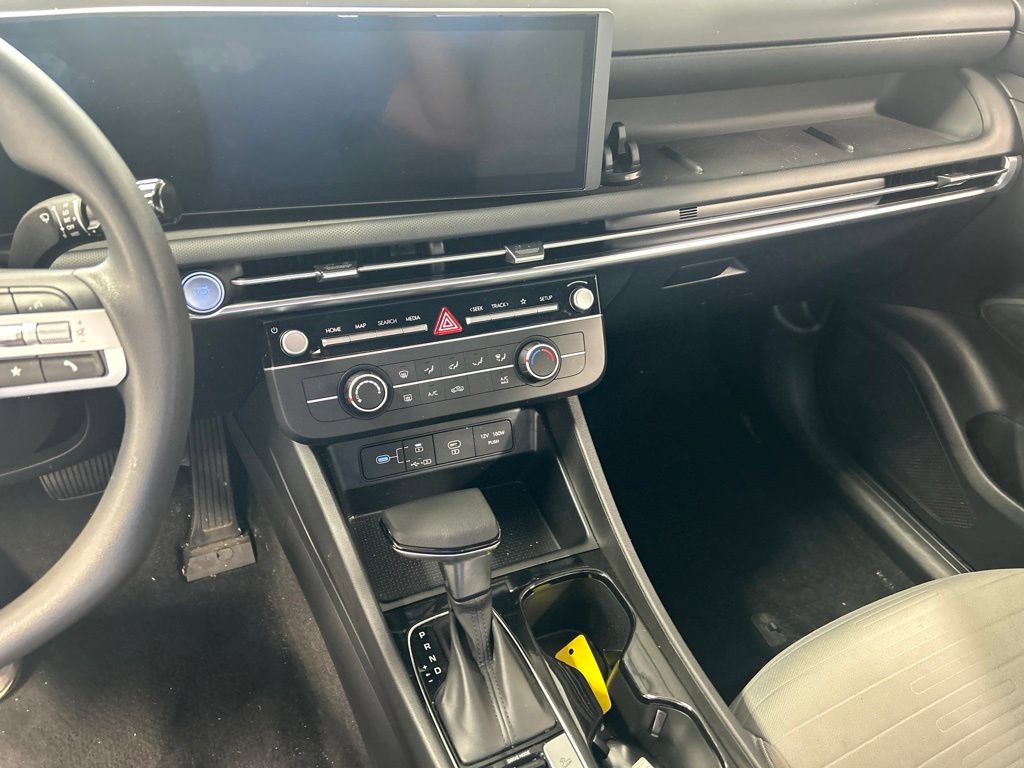 Used 2025 Hyundai Santa Cruz SE FWD image 5
