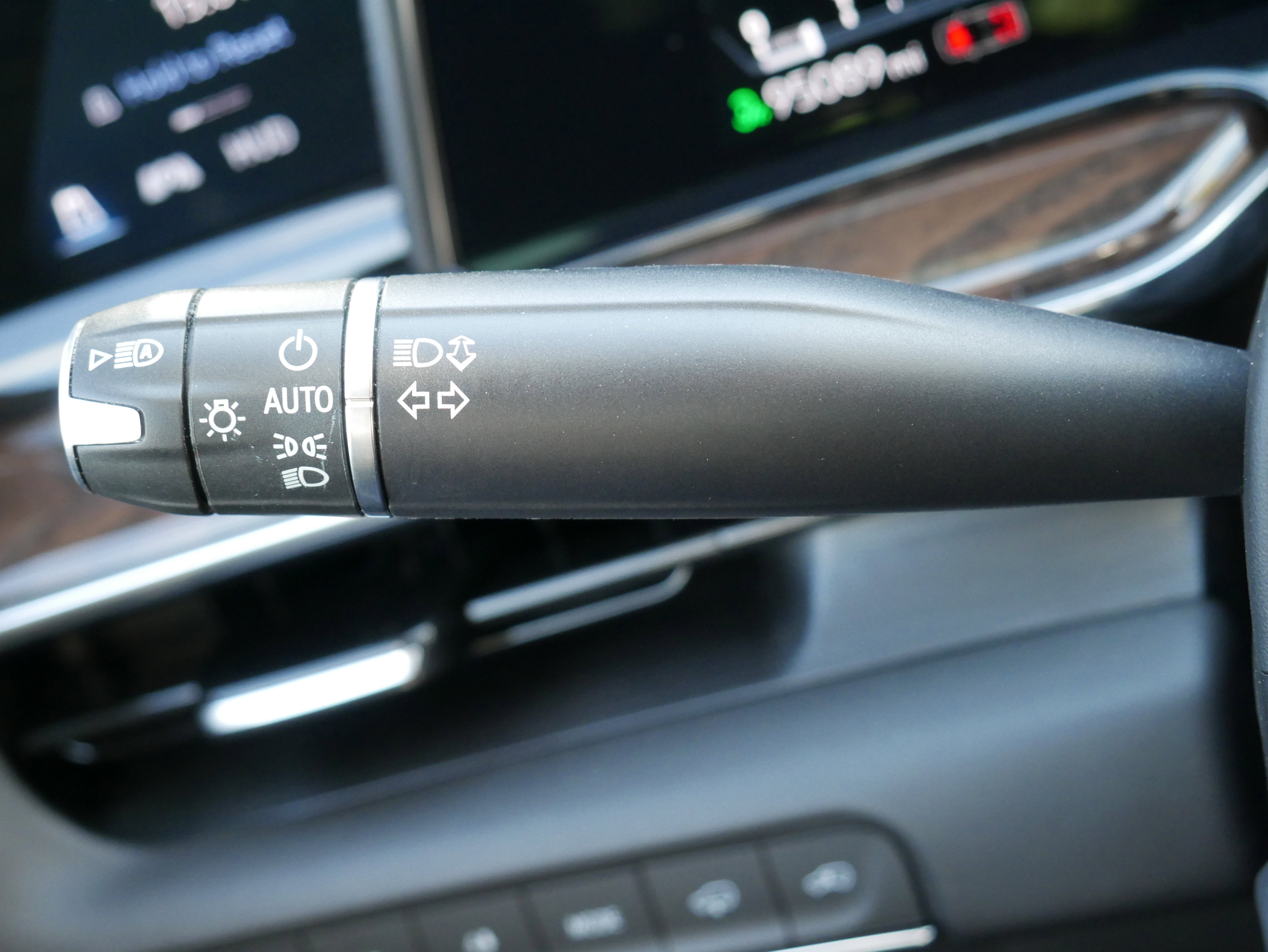 Used 2021 Cadillac Escalade Premium Luxury Platinum w/ Heavy-Duty Trailer Package image 34