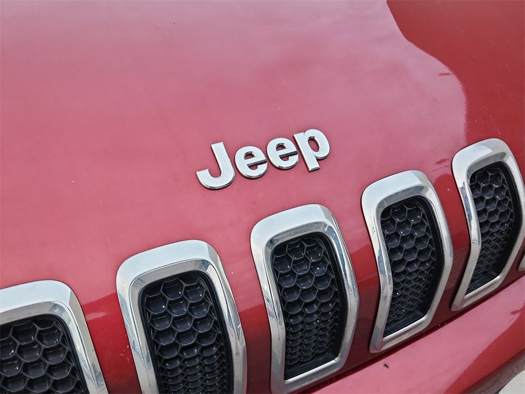Used 2015 Jeep Cherokee Sport image 9