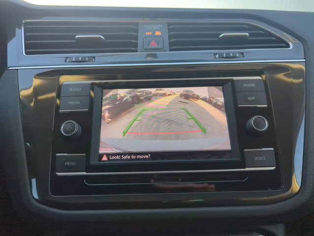 Used 2020 Volkswagen Tiguan S image 15