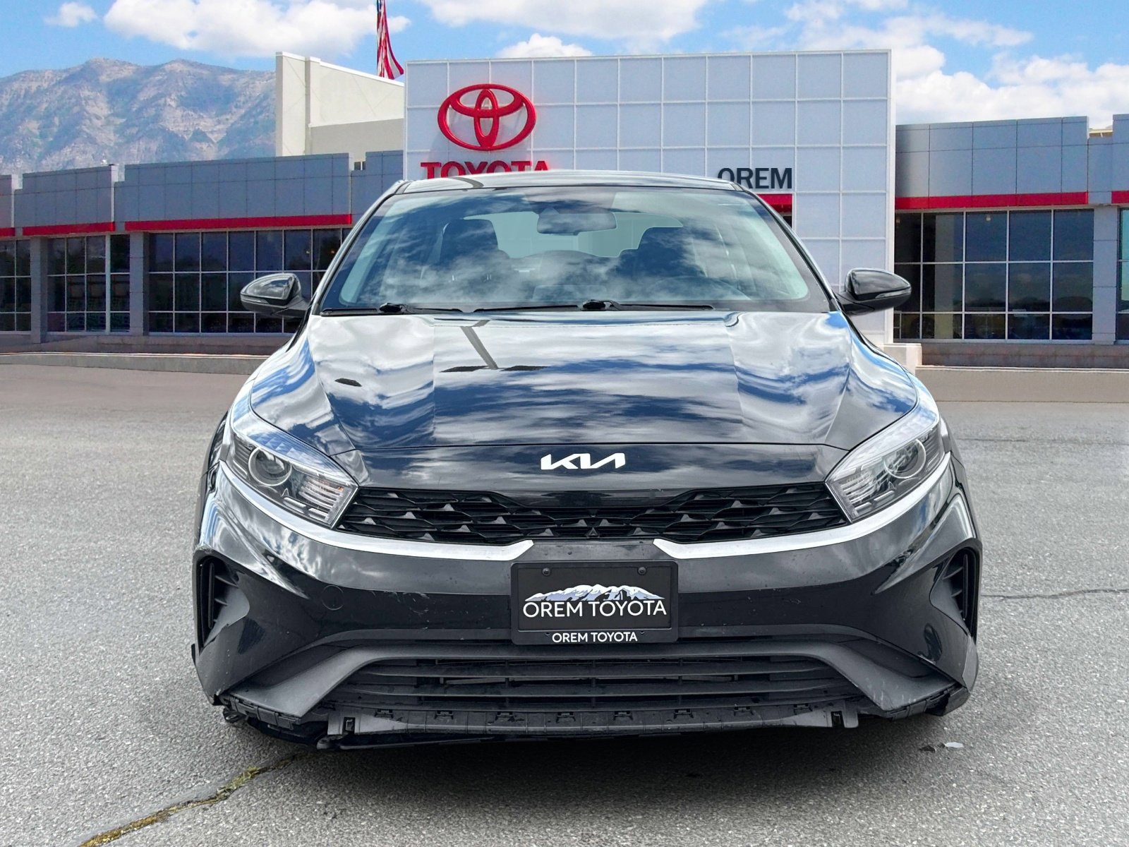 Used 2023 Kia Forte LXS w/ LXS Technology Package FWD image 2