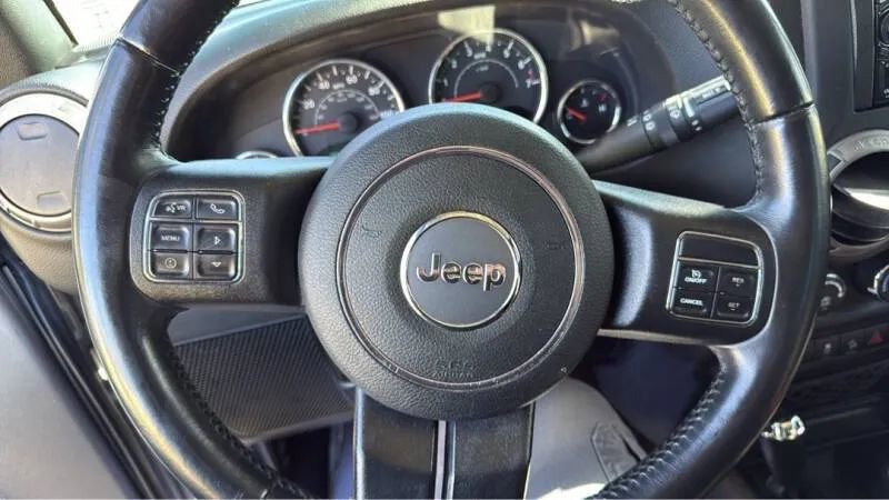 Used 2018 Jeep Wrangler Unlimited Sahara w/ Connectivity Group image 15