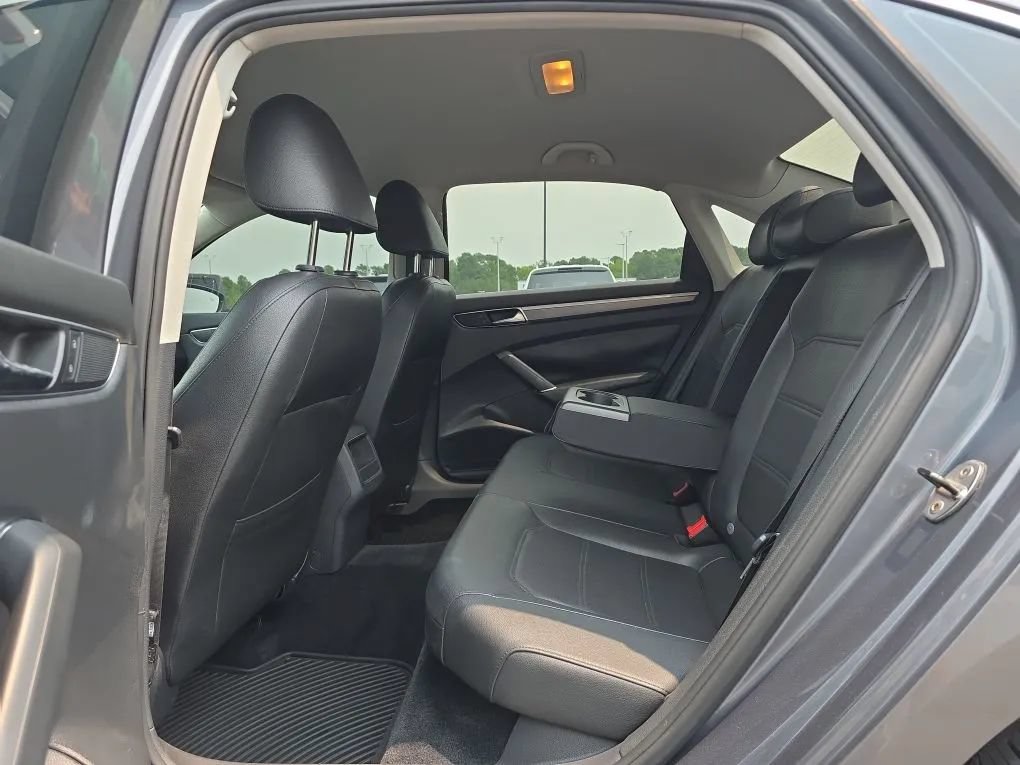 Used 2017 Volkswagen Passat 1.8T R-Line FWD image 36