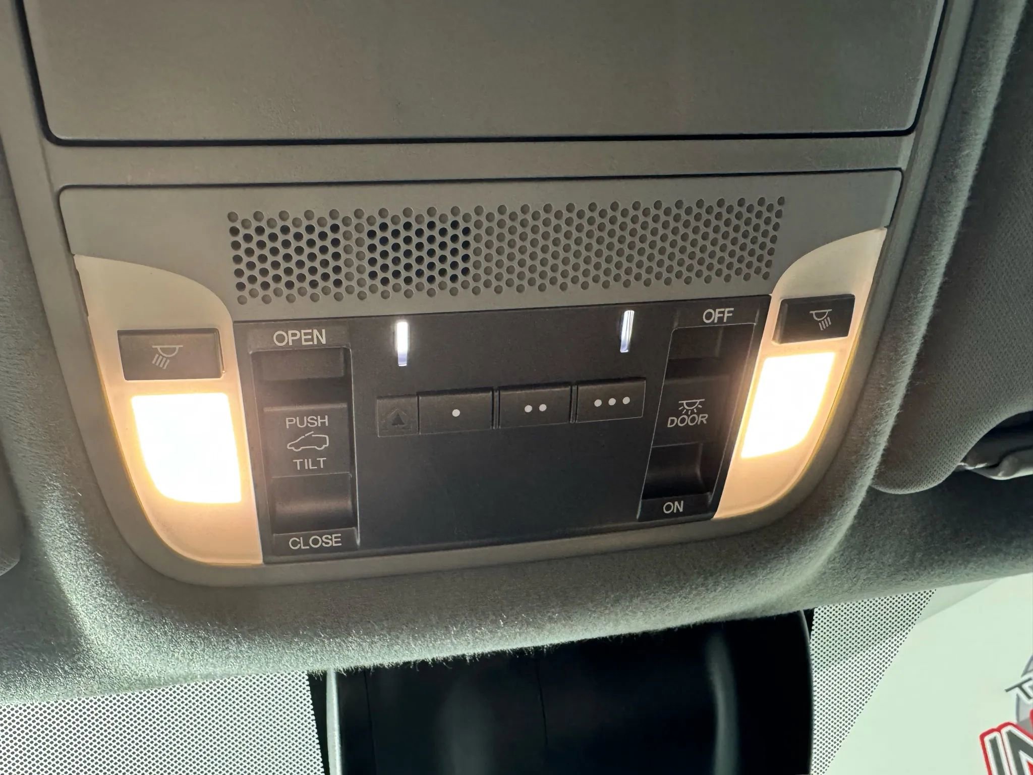 Used 2020 Acura MDX SH-AWD image 24