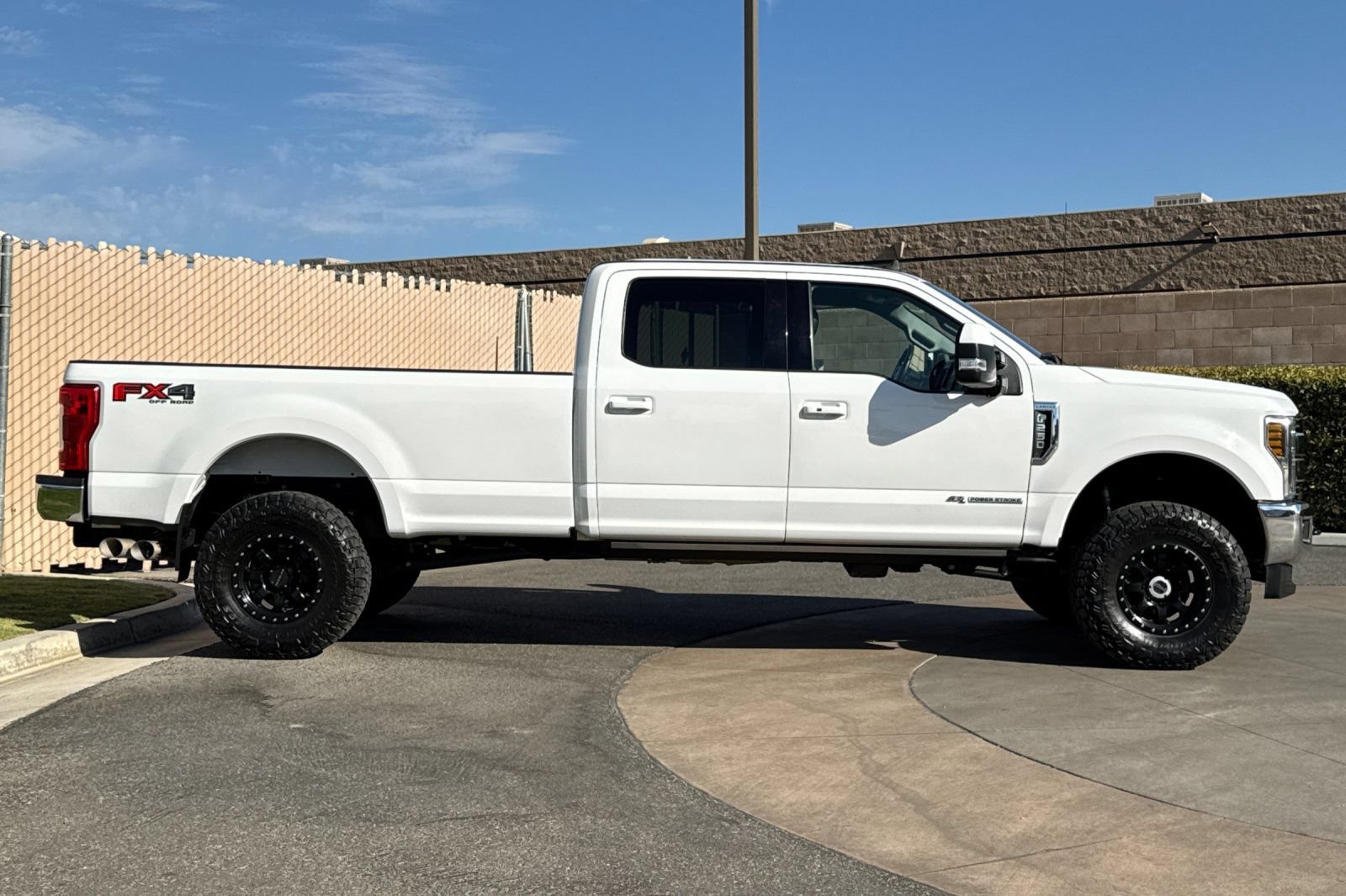 Used 2019 Ford F250 Lariat w/ Lariat Ultimate Package AWD/4WD image 3