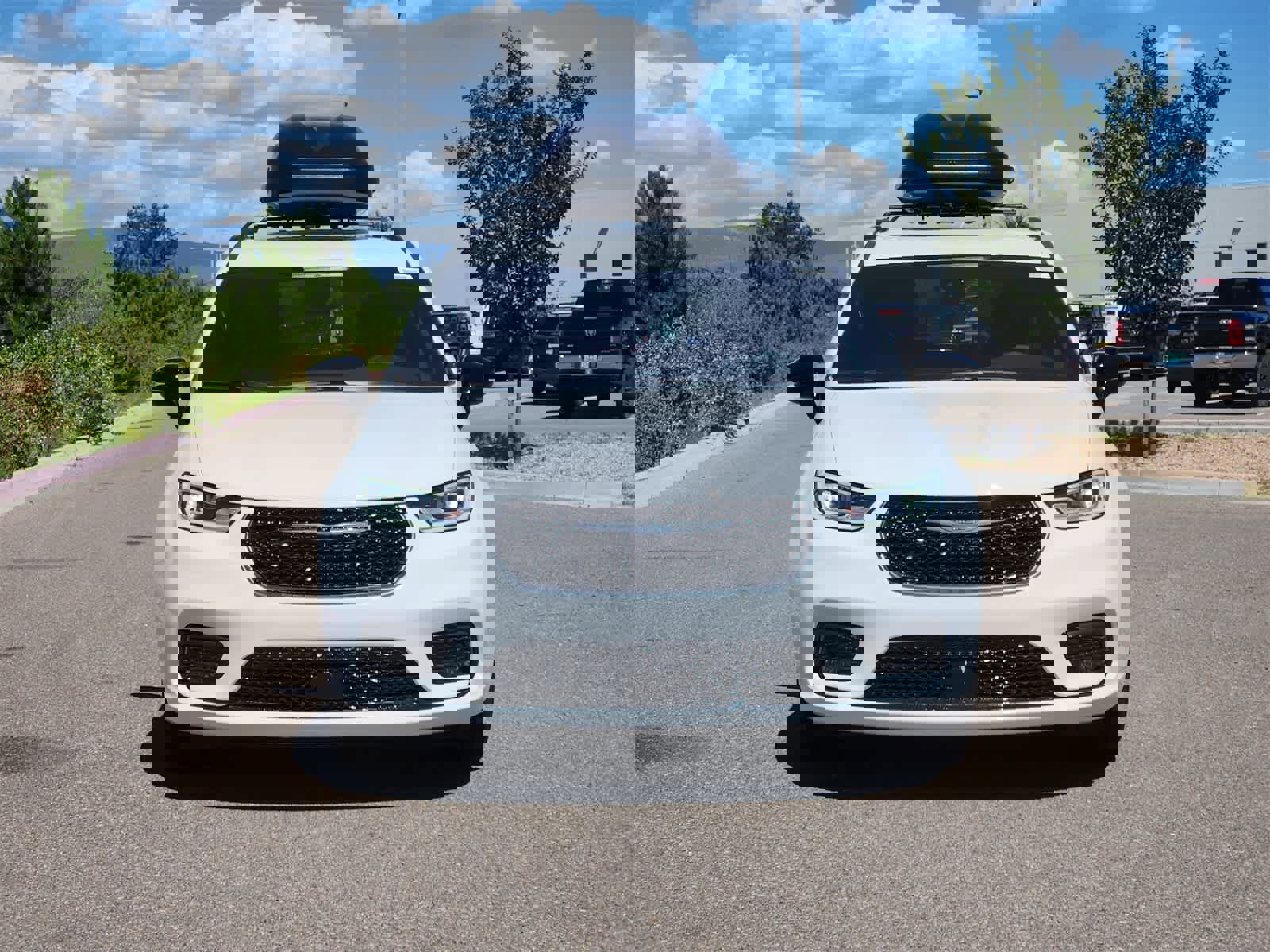 New 2025 Chrysler Pacifica Select w/ Fav Edition Package image 2