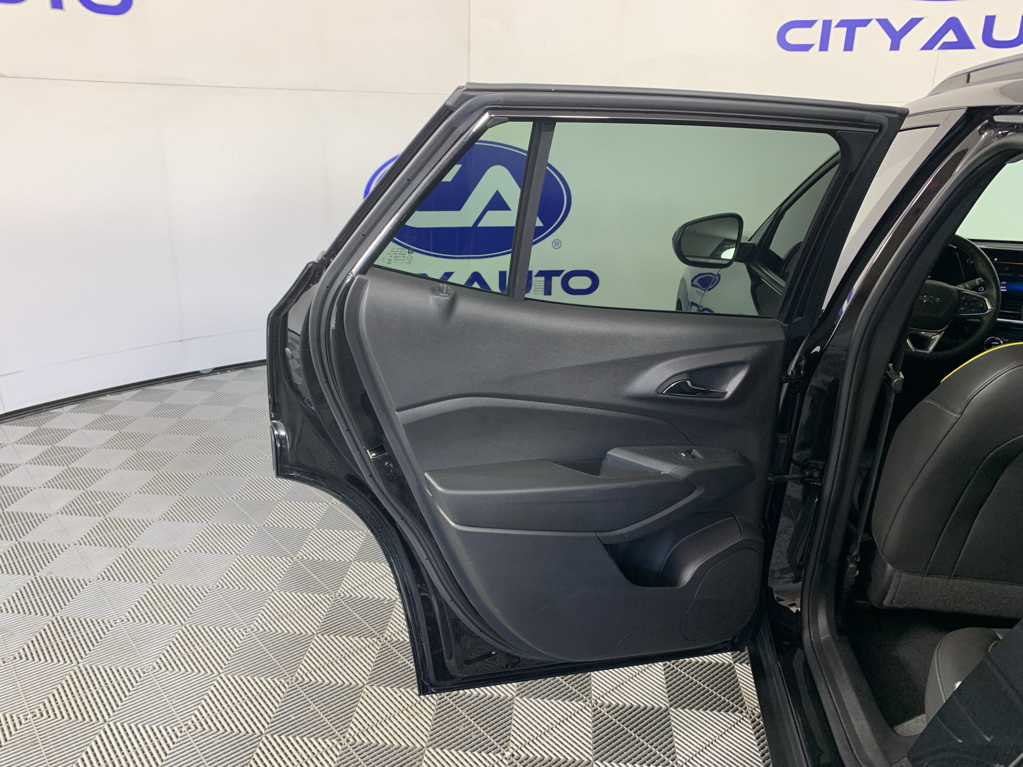 Used 2025 Chevrolet Trax ACTIV w/ Sunroof Package FWD image 29