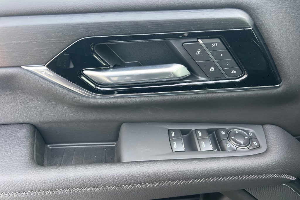 New 2026 GMC Yukon XL Denali w/ Denali Reserve Package image 8