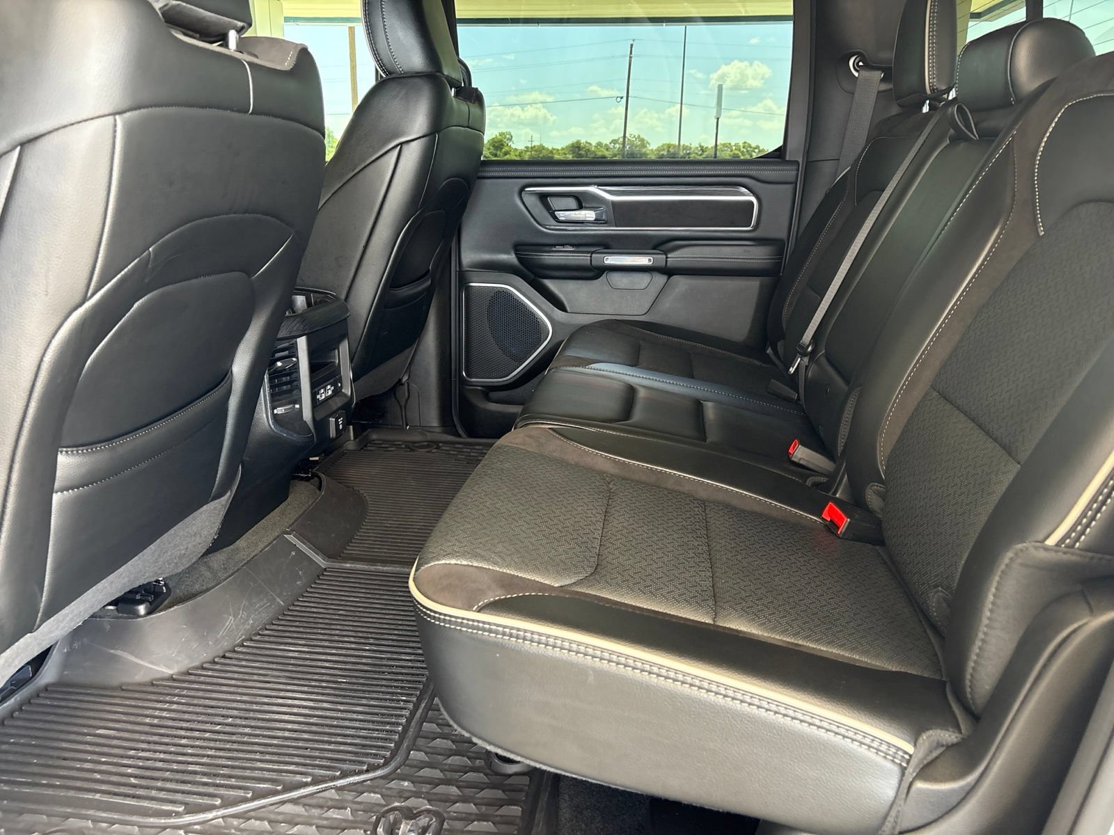 Used 2024 RAM 1500 Laramie AWD/4WD image 19