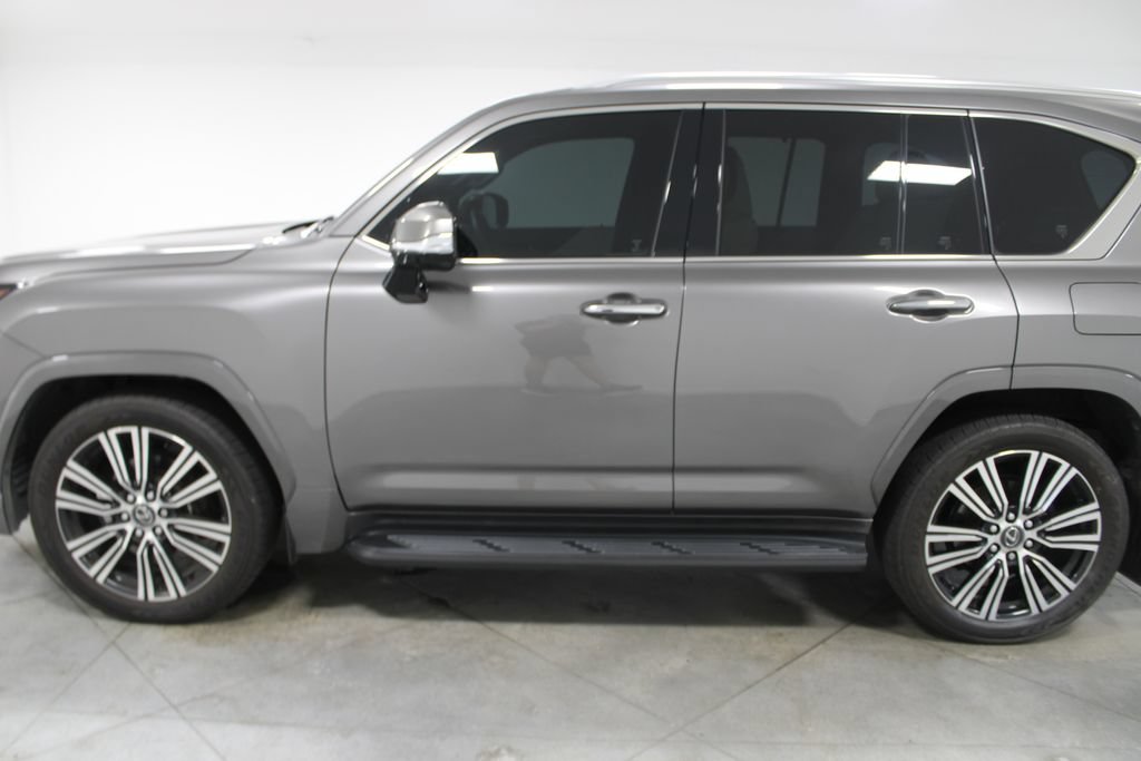 Used 2024 Lexus LX 600 4WD w/ Luxury Package image 6
