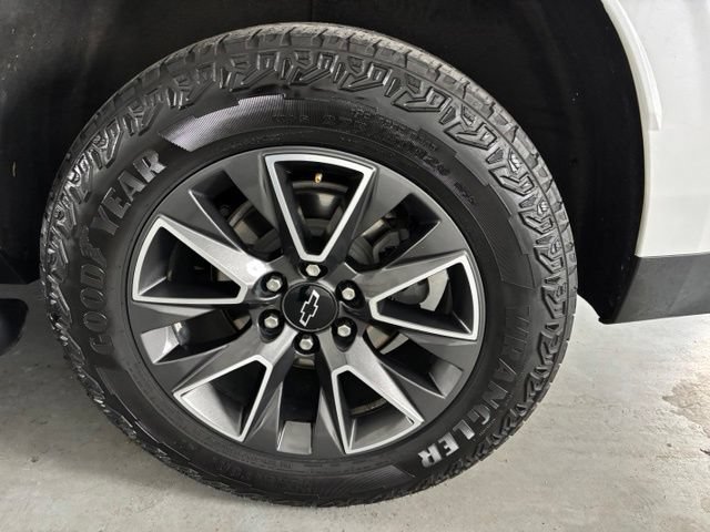 Used 2021 Chevrolet Tahoe Z71 w/ Luxury Package AWD/4WD image 8