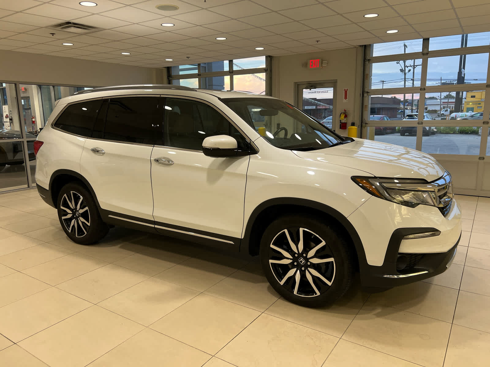 Used 2021 Honda Pilot Touring image 1