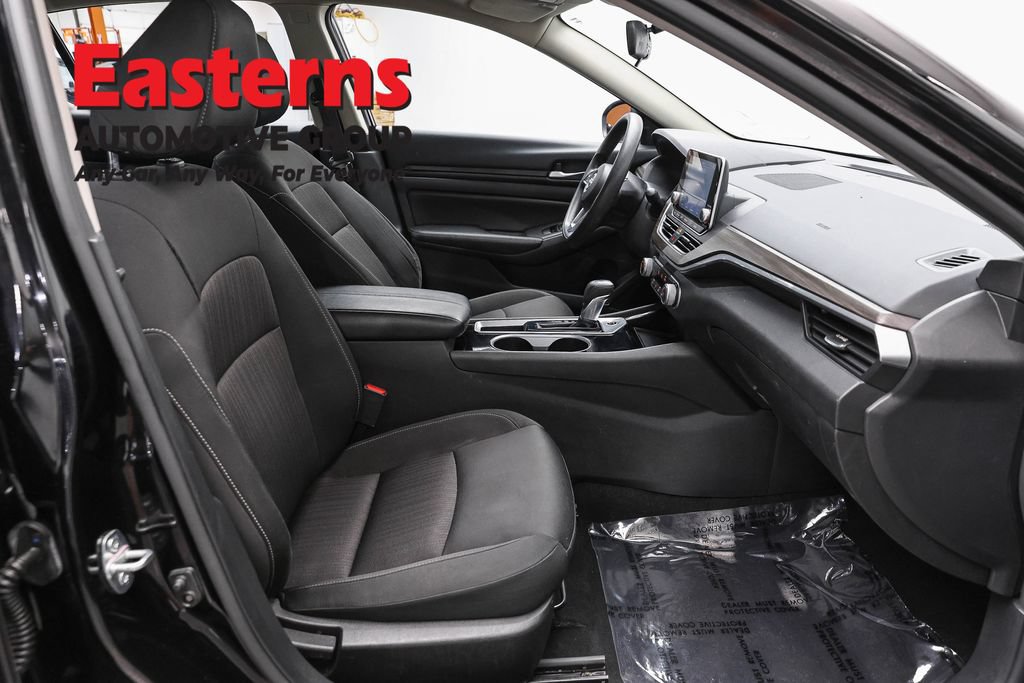 Used 2024 Nissan Altima 2.5 SV FWD image 25