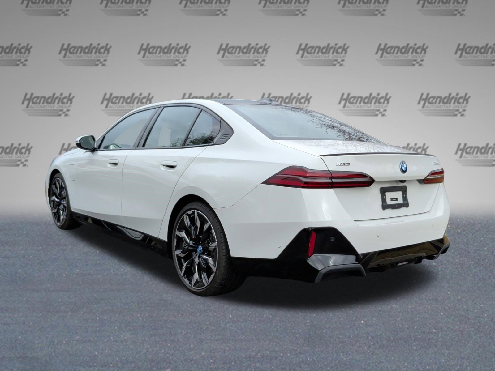 Certified 2025 BMW 550e xDrive w/ Executive Package image 9