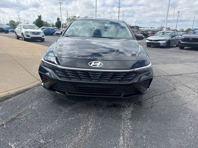 Used 2025 Hyundai Elantra Sport FWD image 8