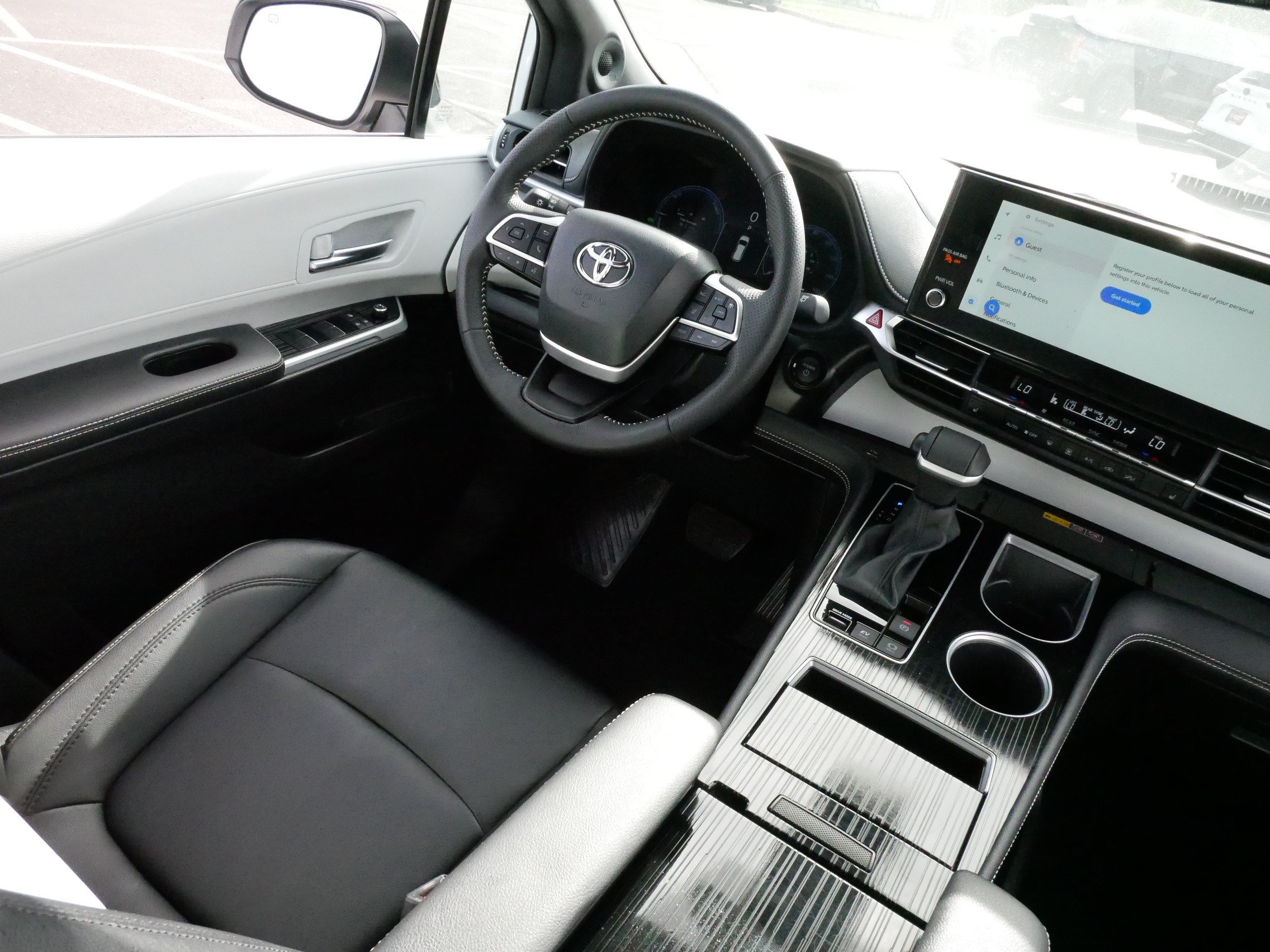 Certified 2026 Toyota Sienna XSE FWD image 9