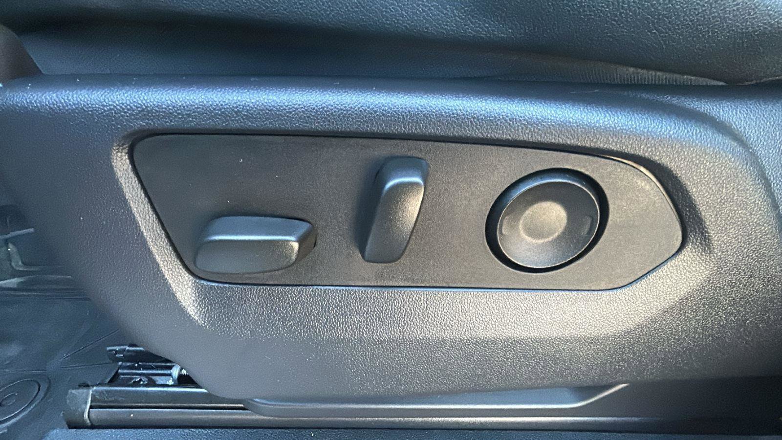 Used 2022 Chevrolet Silverado 1500 ZR2 w/ Technology Package image 29