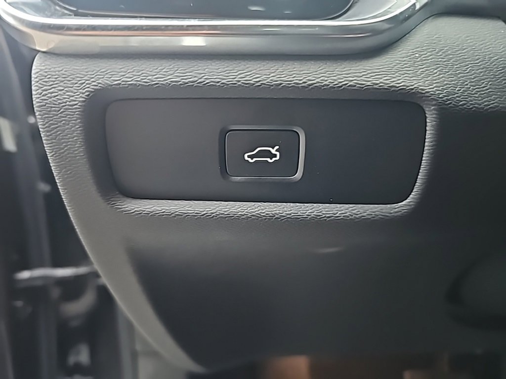 Used 2024 Volvo S60 B5 Core image 17