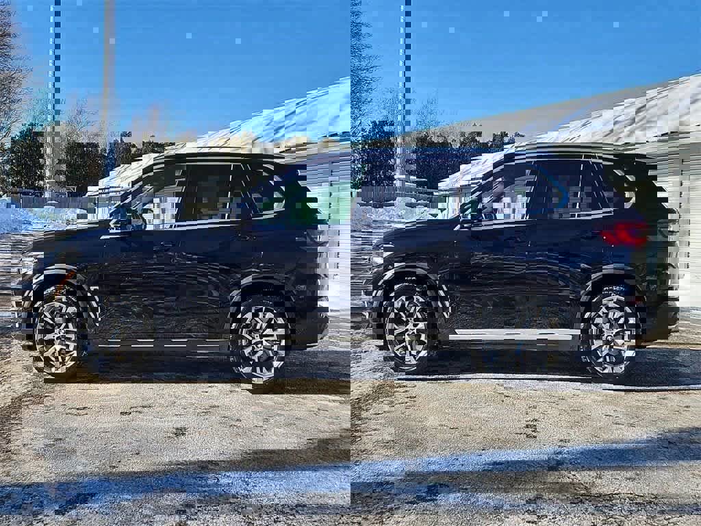 Used 2023 BMW X5 xDrive40i w/ Premium Package image 2