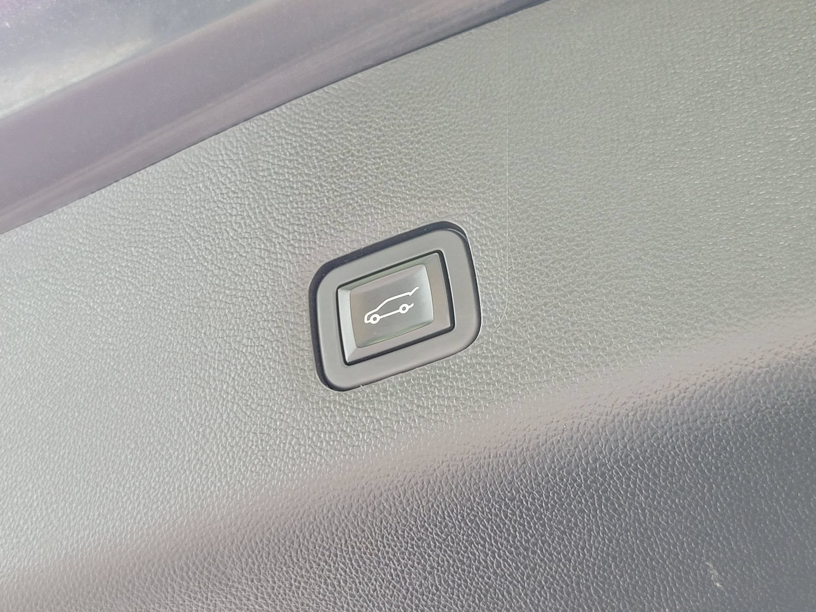 Used 2019 Chevrolet Traverse High Country w/ LPO, Floor Liner Package AWD/4WD image 33