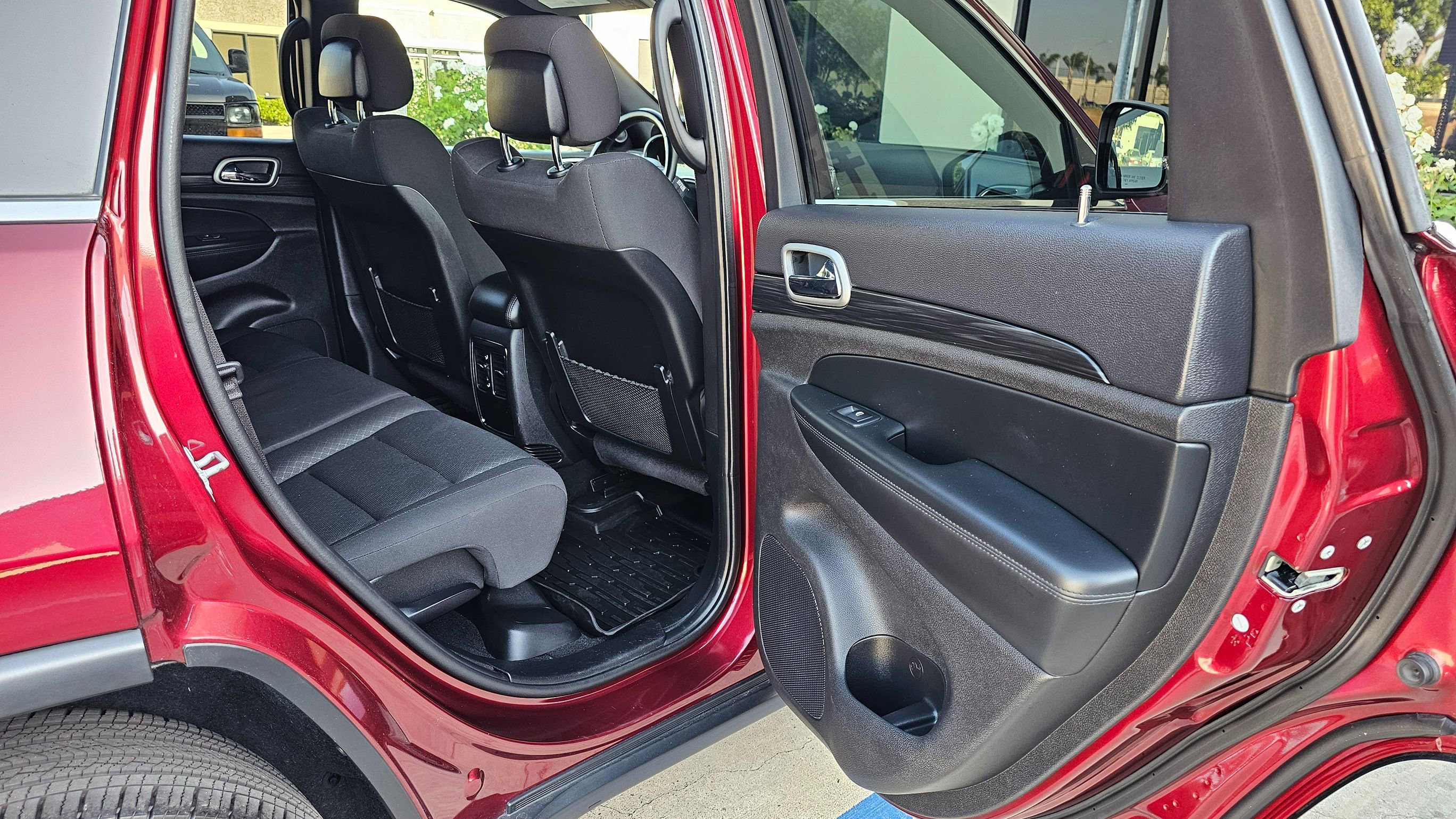 Used 2021 Jeep Grand Cherokee Laredo RWD image 25